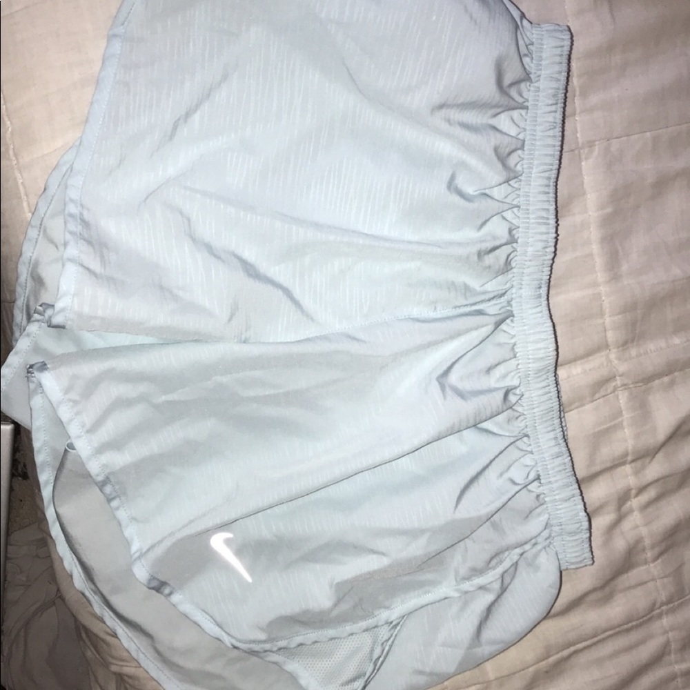 nike shorts size M